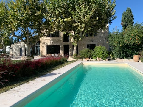 Mas Des Hirondelles-Grouping up to 12 people