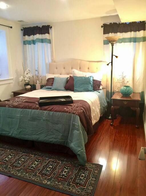 Master bedroom with queen size bed