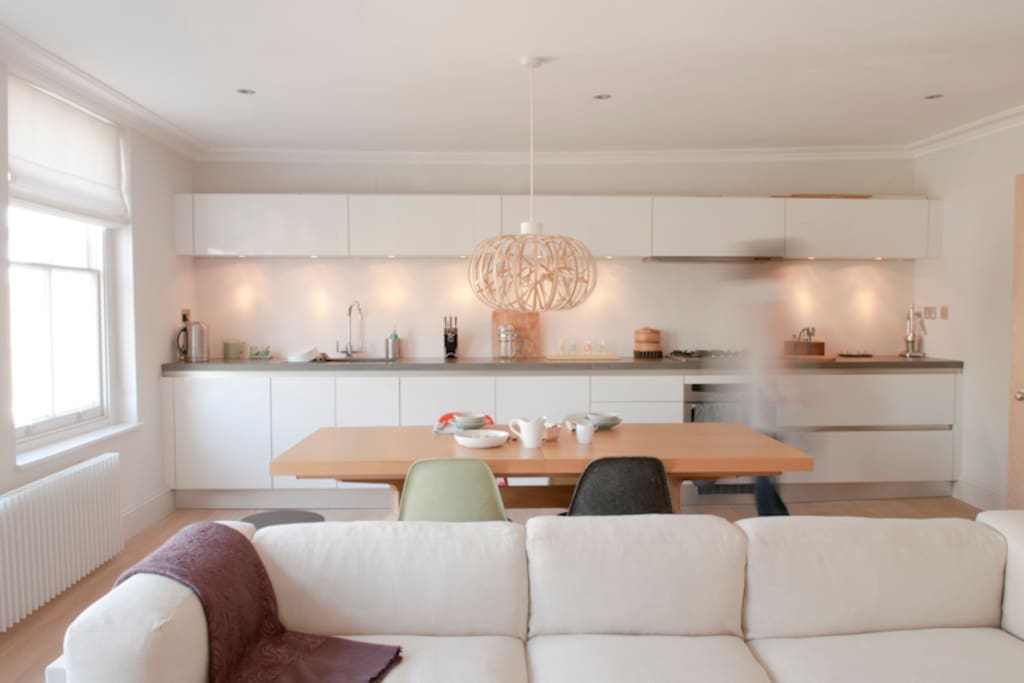 Cool modern interior in Grade 11 listed Georgian Villa