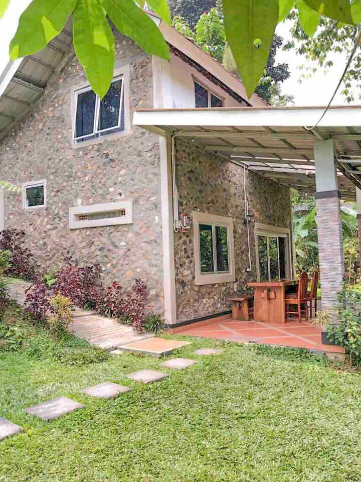 Villa Lembah Ciparay Clean Cozy W Paddyfield View Bungalows For Rent In Kecamatan Pamijahan Jawa Barat Indonesia