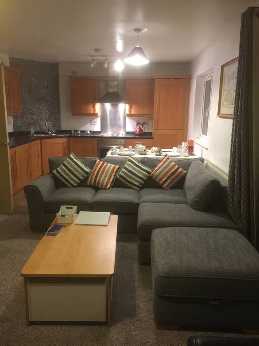 Open plan kitchen/ lounge