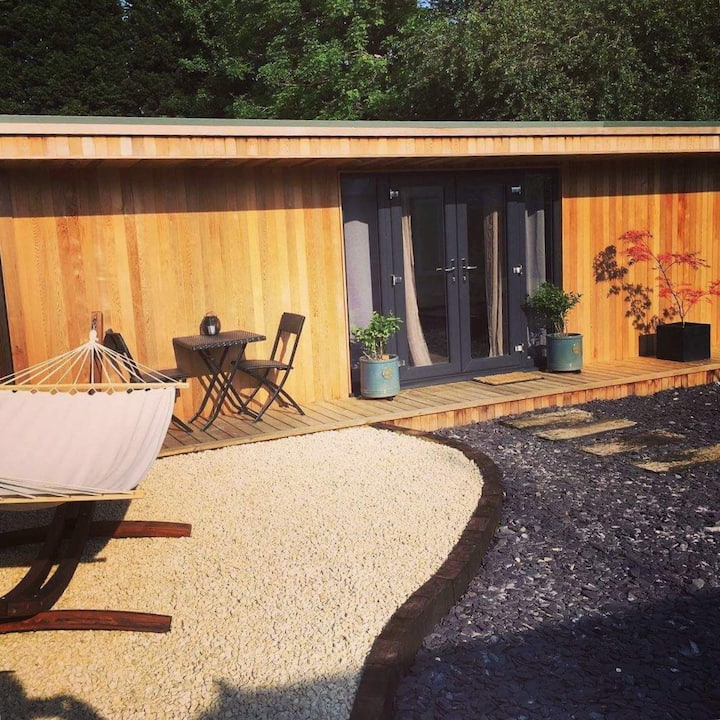 “The Cedar Sanctuary” in Castle Donington village. Guest houses for