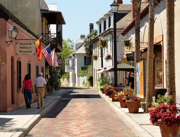Charming Ensuite Historic Center St. Augustine FL