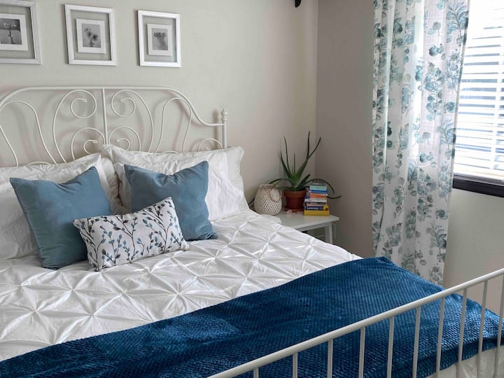 Crystal House Relaxing Holistic Suburban Retreat Houses for Rent in