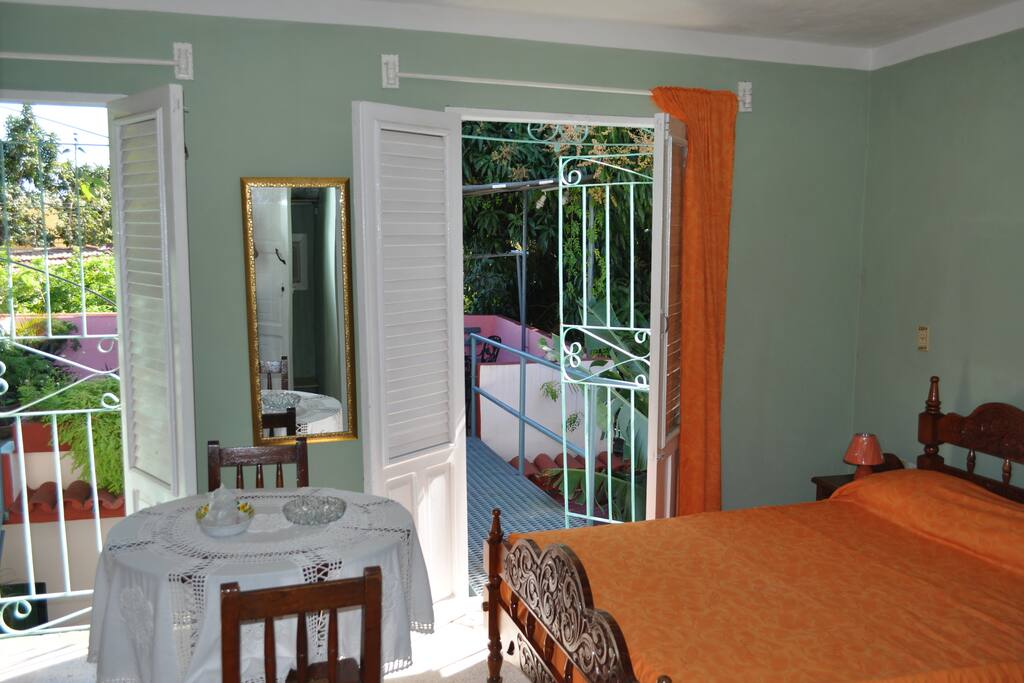 Dormitorio con una ventilación excelente.