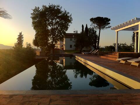 Closing estate in Tuscany