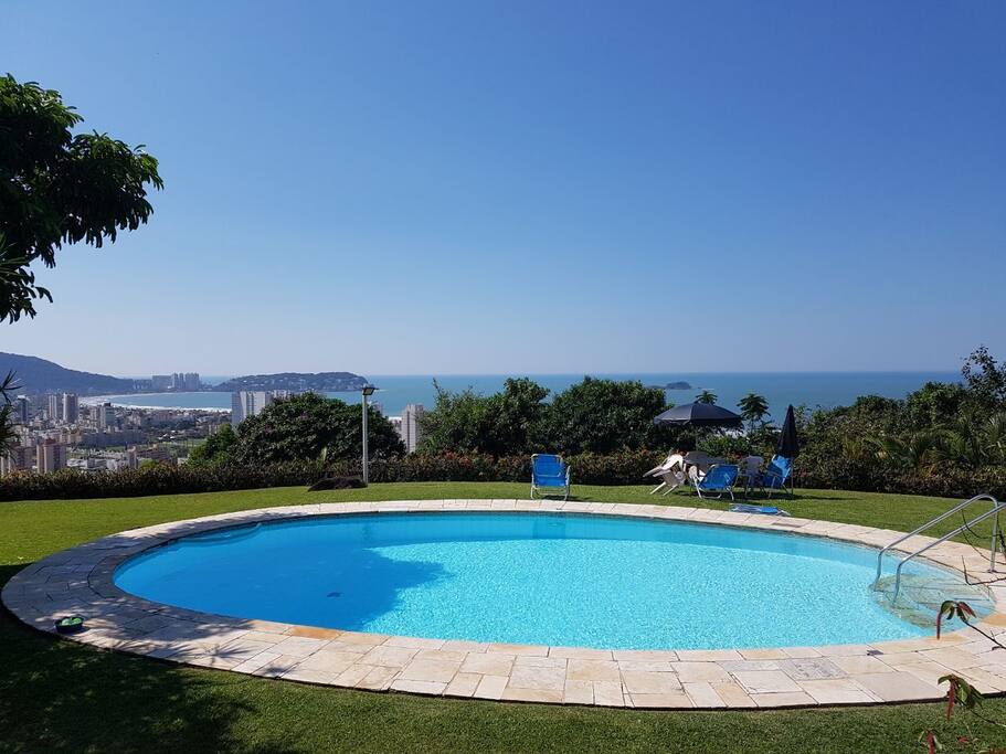 Piscina com vista para orla