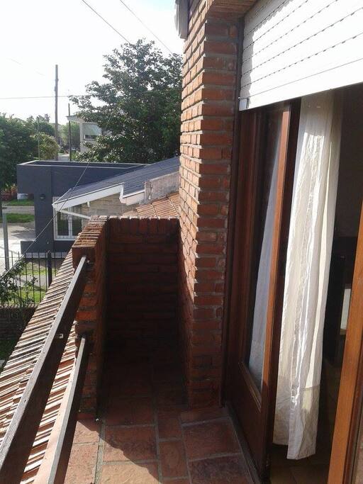 Balcón saliente con vista al mar