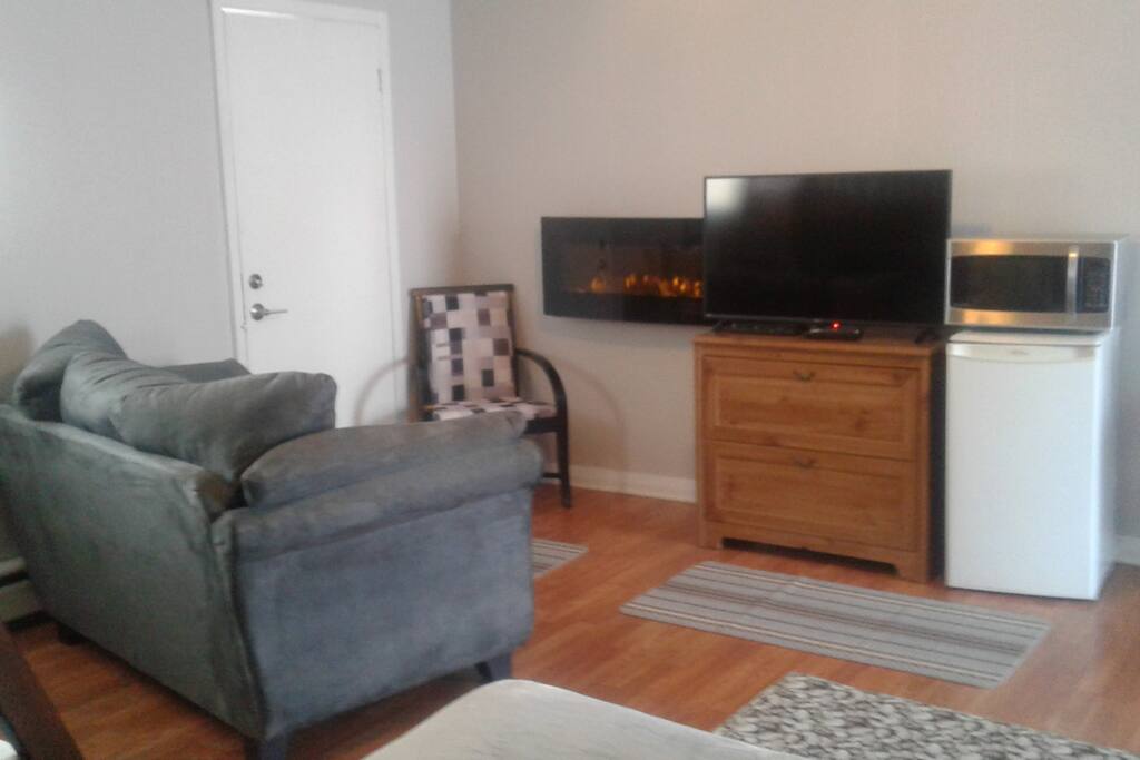 40" flat screen tv & electric fireplace