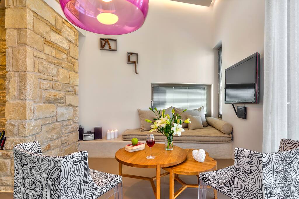 Lounge area with a completed TV set