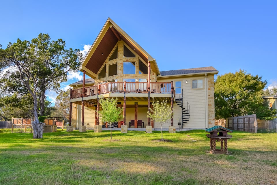 Hill Country Texas Vacation Rentals for Large Groups - Wimberly vacation rental