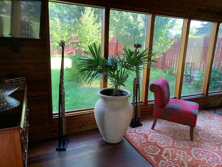 Caretaker Cottage - Centrally Located - Klamath Falls, OR