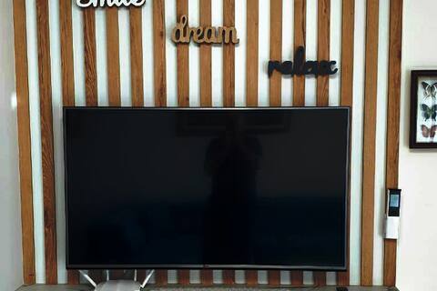 Popular Airbnb listing: Hera Brand New luxury apartment in Bashkia Sarandë