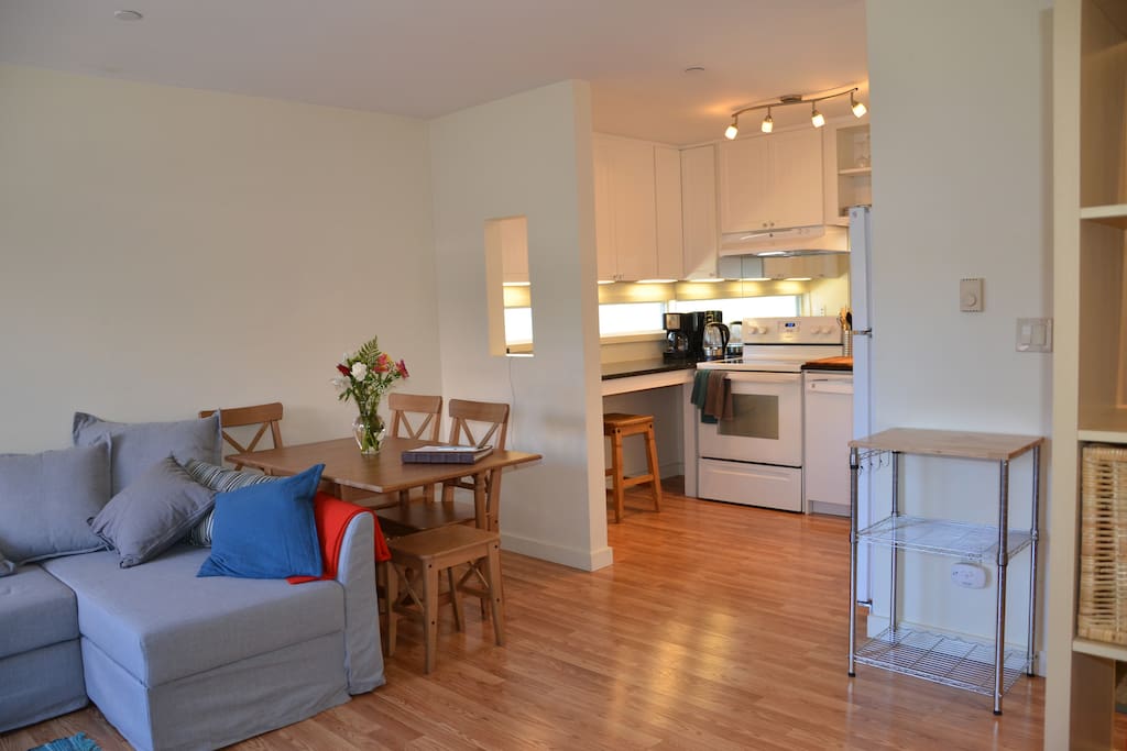 Full kitchen with all the amenities.