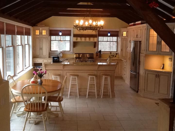 Lake House - Perfect for a Retreat or Activities