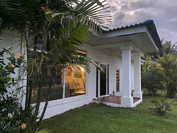 Villa Lanita. Art Villa in the Caribbean. Panama. Panama Houses for Rent in Mechi, Colón