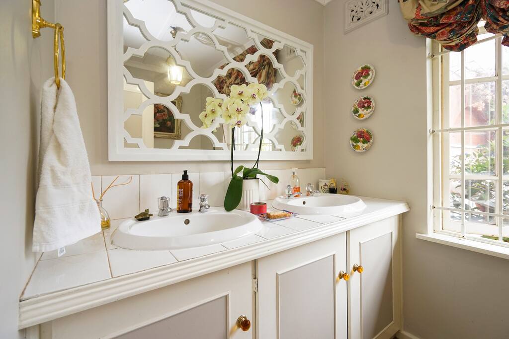 Guest Toilet
