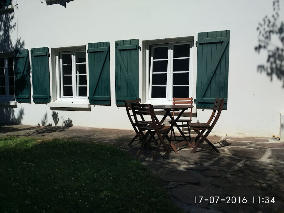 Vous disposerez d'une terrasse pour vos repas