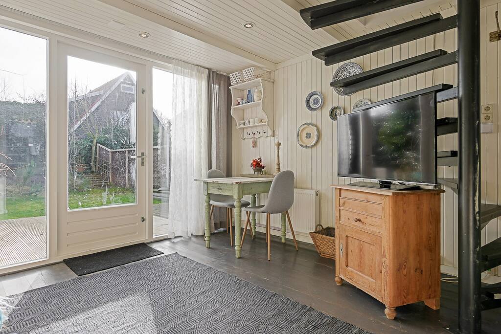 Nicely decorated livingroom