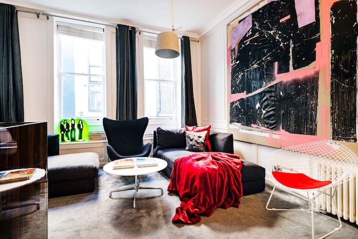 The Quirky XIX century bohémien pad in soho