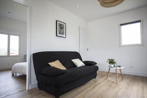 Top Airbnb: Charming 2-room near St Jean de Luz Sea Mountain à Urrugne