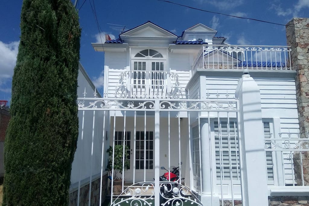 Patio con cochera