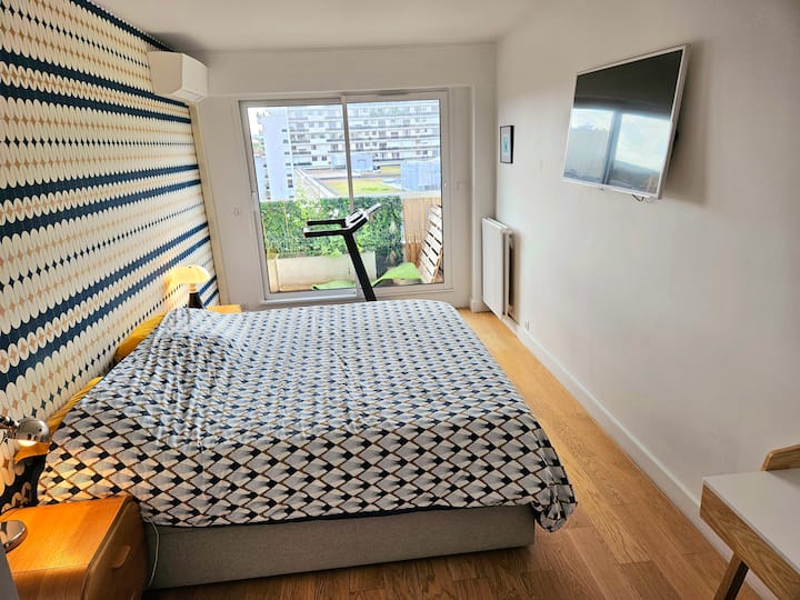 Glavni apartman: bračni krevet (1,8x2)