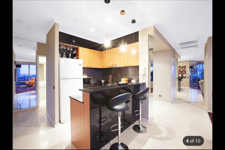 Double bed room in Southbank