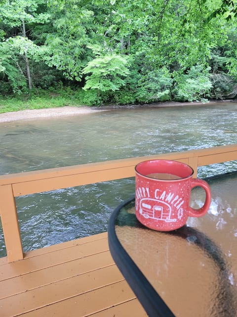 Spring on the river! Peaceful, cozy cabin