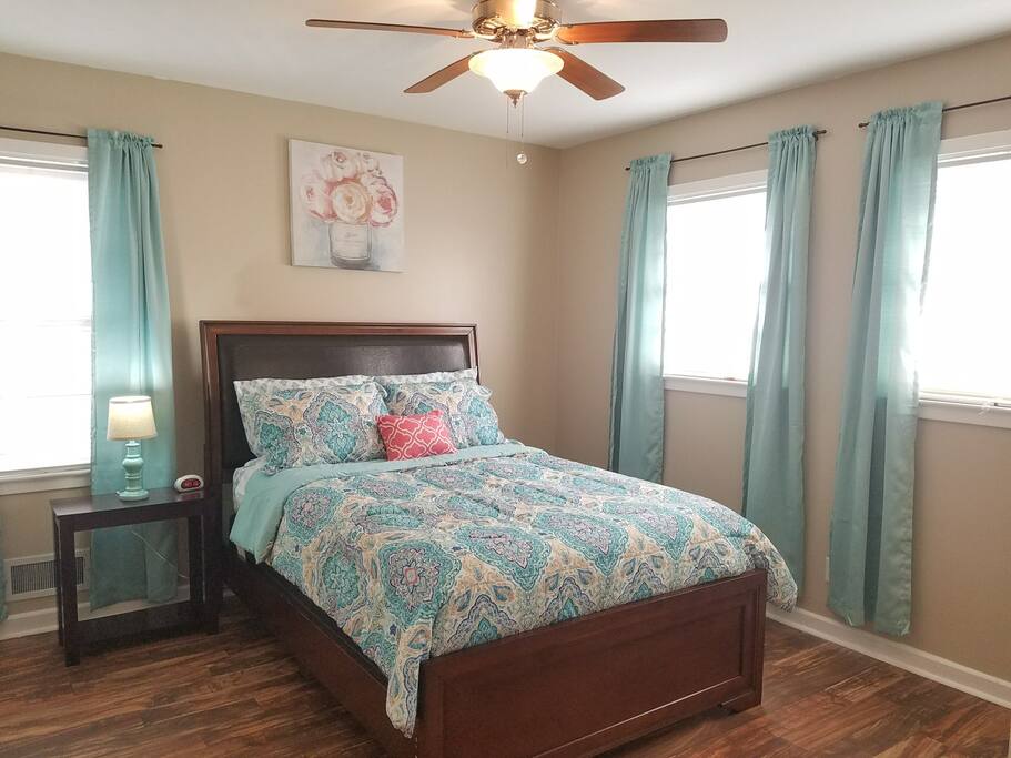 En Suite Guest Bedroom 1 w/ Private Bathroom