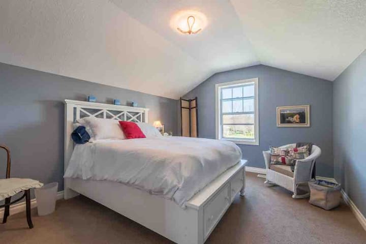 Bayfield Beach Front-Suite 2