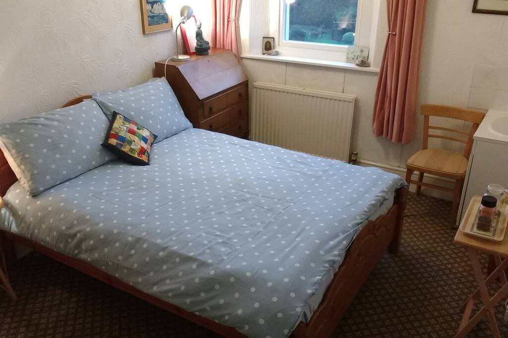 Spacious & light double room.