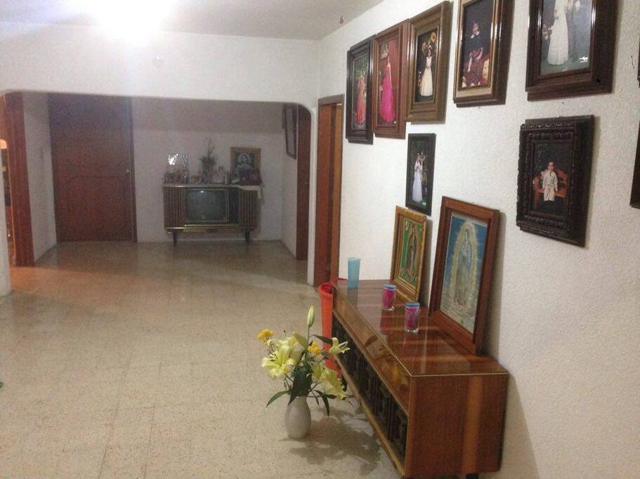 Un pasillo que separa los cuartos