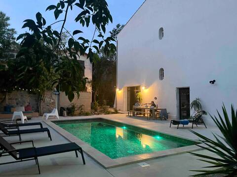 Beautiful Maison de Maitre Jardin & Piscine Close to the Sea