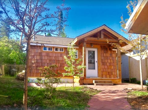The Writer's Cabin, quaint, luxurious, in the hear