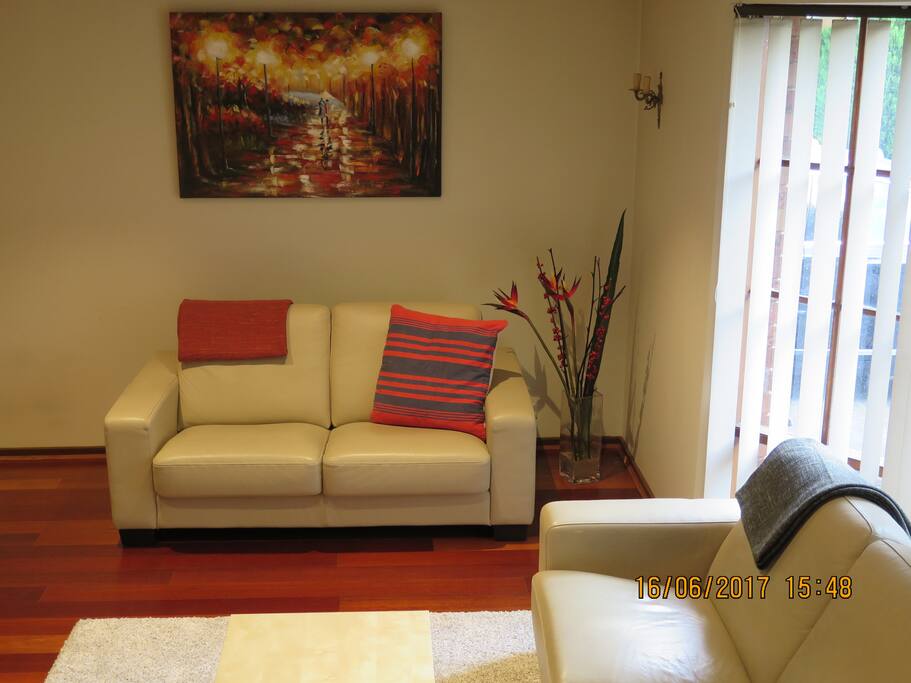 LoungeRoom1