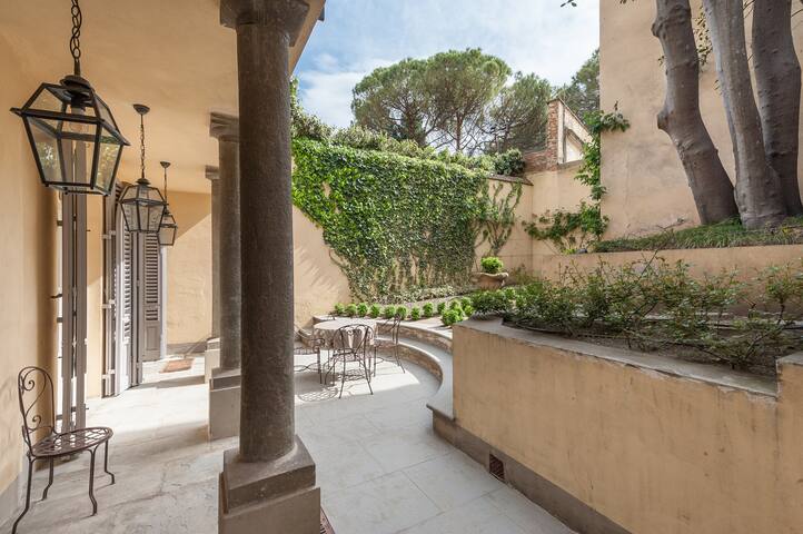 Wonderful house with garden gallery image 3