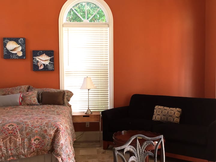 Повлечете се или опуштете се во вашиот простор за спиење и живеење