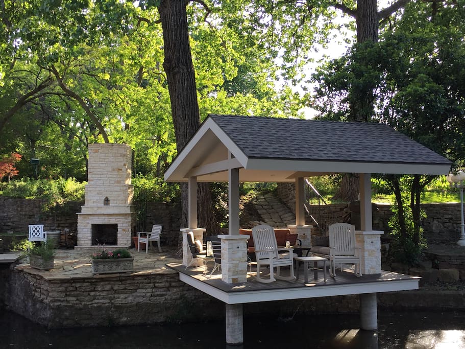 Private cantilevered deck space with oversized rockers, fireplace, and food to feed the fish! Definitely a conversation spot or a place to unwind after sightseeing.