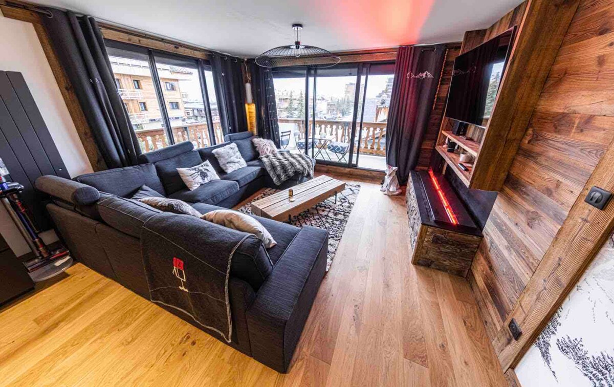 Successful Airbnb property: Centre Alpe d huez, excptl ****, ski au pied in Huez