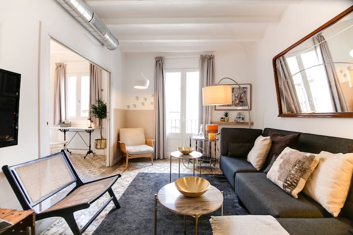 Charming flat next to Ramblas. Daily Cleaning! gallery image 2