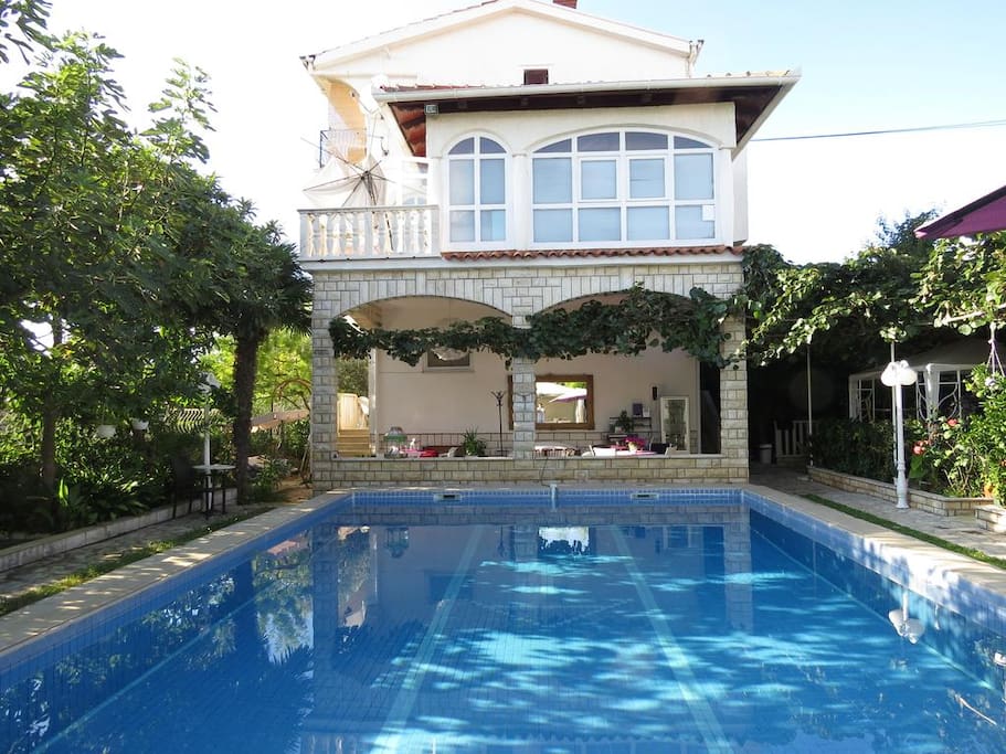 Swimming pool