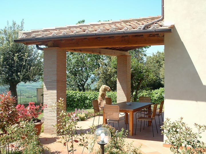 Casa Raissa D: A Characteristic And Welcoming Apartment That Is Part Of A Villa Immersed In A Splendid Landscape, In A Lovely Little Hamlet, With Free Wi-fi. - Toscana