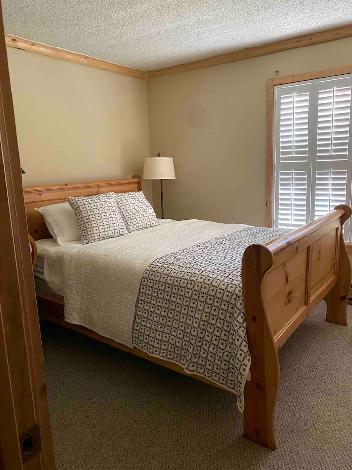 เตียงควีนไซส์
ห้องนอนที่สอง 