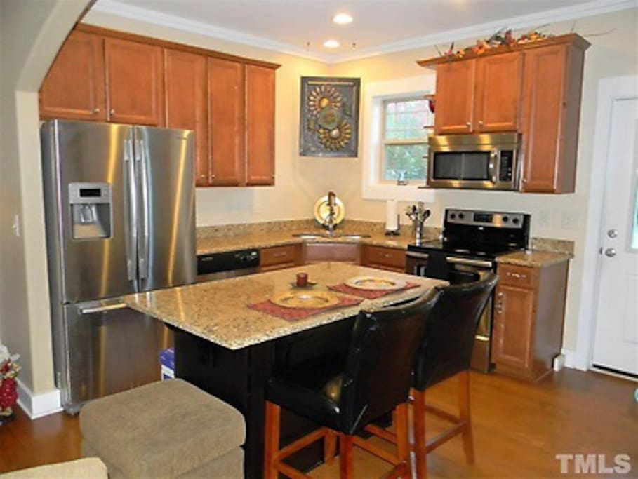 Fully equipped kitchen, pantry, and coat closet. Few free to leave beverages or food in the fridge! Let us know if you intend on cooking up something, we might want to help!