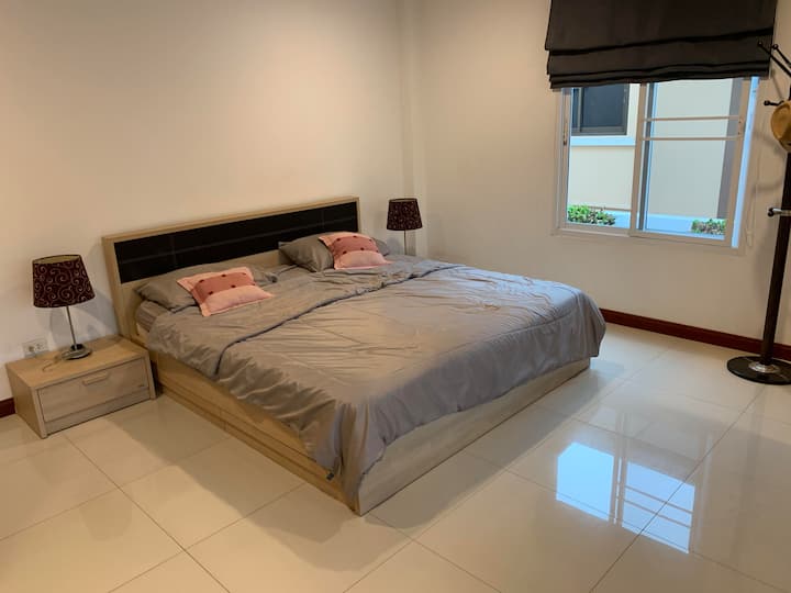 Dhomë gjumi në katin e 1 