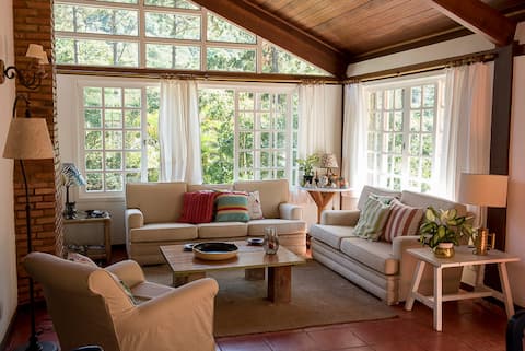 Successful Airbnb property: Vale das Videiras Comfortable House with lots of greenery in Petrópolis