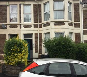 Lovely room in quiet Victorian  house ,Horfield.