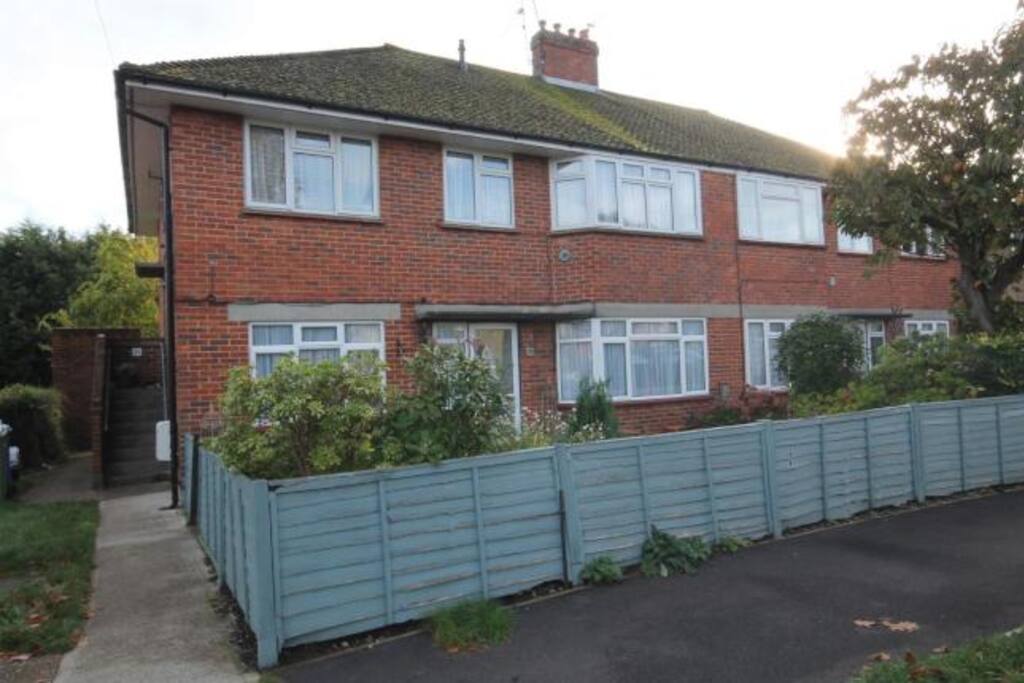 Entire top floor maisonette