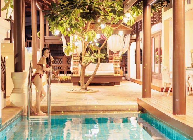 Sukhumvit 40 BTS Brand designer Private pool gallery image 2